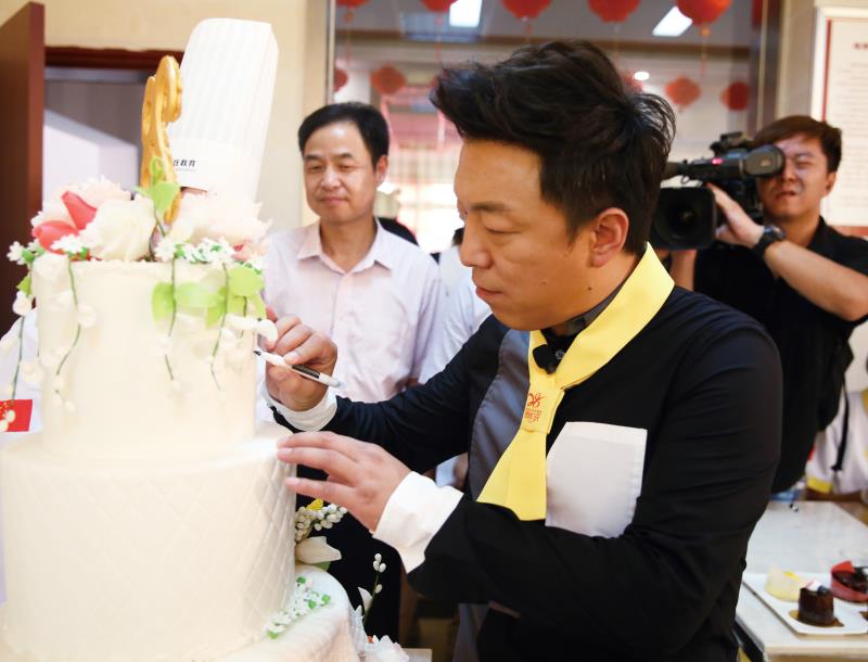 “金牌大厨”黄渤正式上线 “金牌大厨”黄渤正式上线