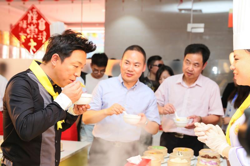 “金牌大厨”黄渤正式上线 “金牌大厨”黄渤正式上线