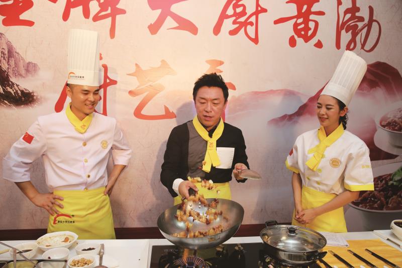 “金牌大厨”黄渤正式上线 “金牌大厨”黄渤正式上线
