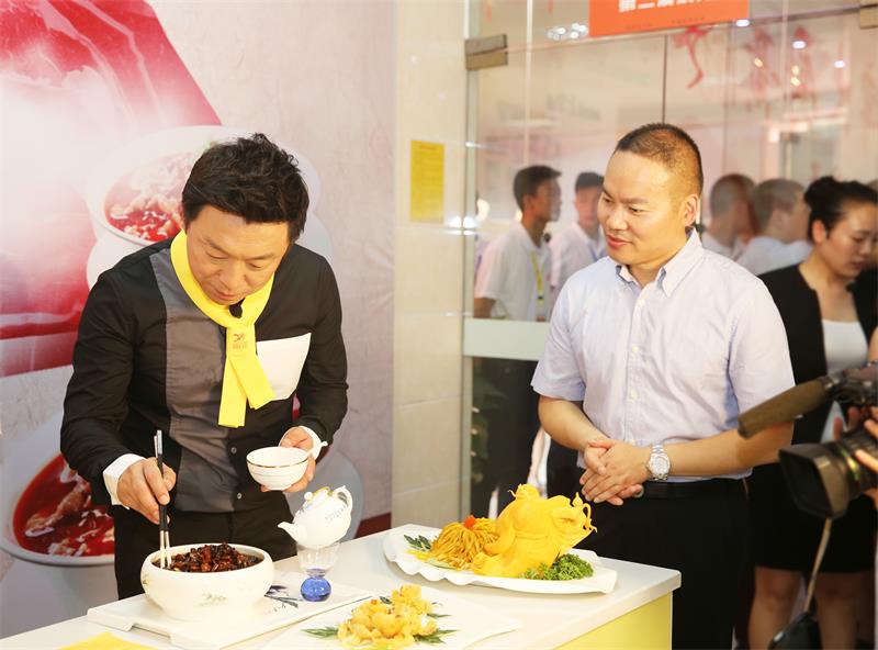 “金牌大厨”黄渤正式上线 “金牌大厨”黄渤正式上线