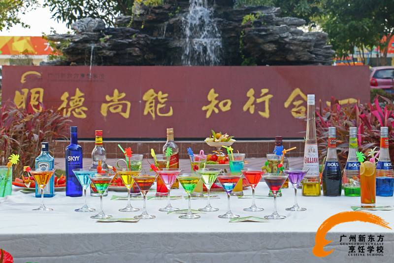 厨师培训学校调酒作品展:一个有生命的展台 厨师培训学校调酒作品展:一个有生命的展台