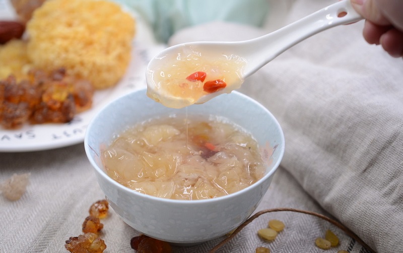 广州新东方烹饪学校_保护肝脏的时尚饮品：银耳桃胶桂花露