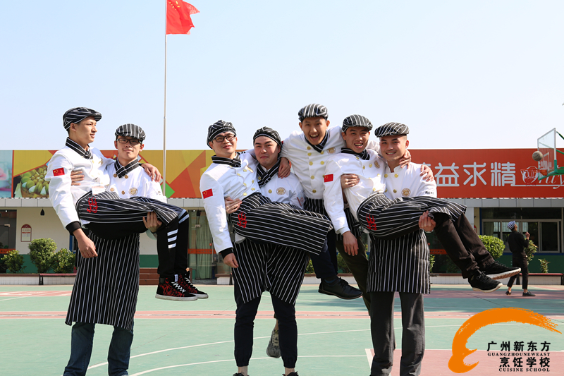 西点精英班级大合照曝光，各个都英姿飒爽 神采飞扬