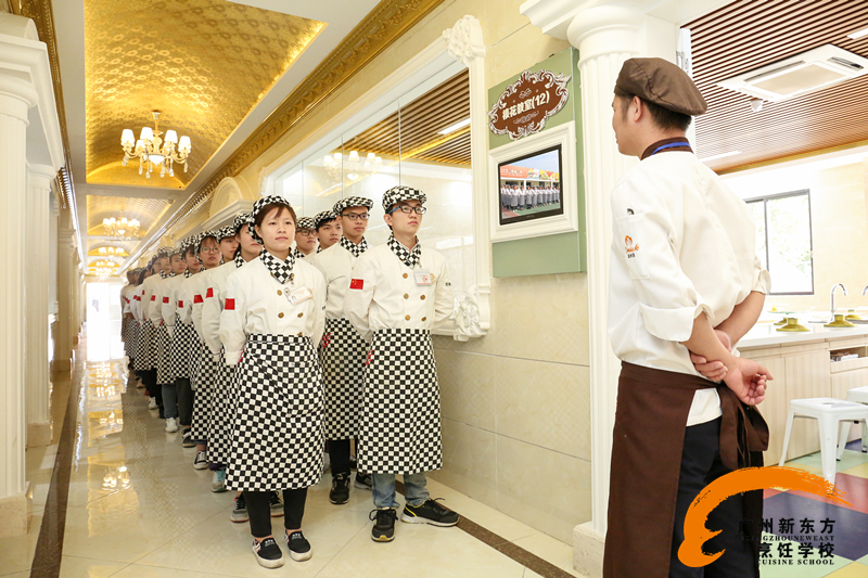 新东方大师吴桂宇:平凡岗位上的不平凡人生 新东方大师吴桂宇:平凡岗位上的不平凡人生