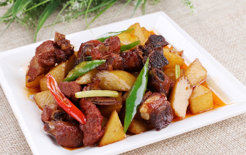 新东方大师推荐——精品美味的土豆烧羊排 新东方大师推荐——精品美味的土豆烧羊排