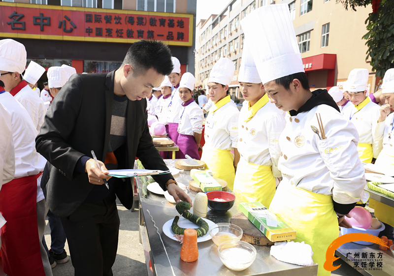 厨师学校 春季技能大赛之“刀功大比拼” 厨师学校 春季技能大赛之“刀功大比拼”