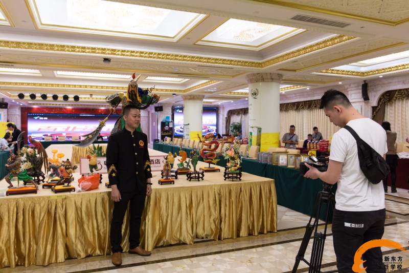 首届亚太厨皇大赛举行，我校林道文老师力挽狂澜勇夺爵士奖——广州新东方